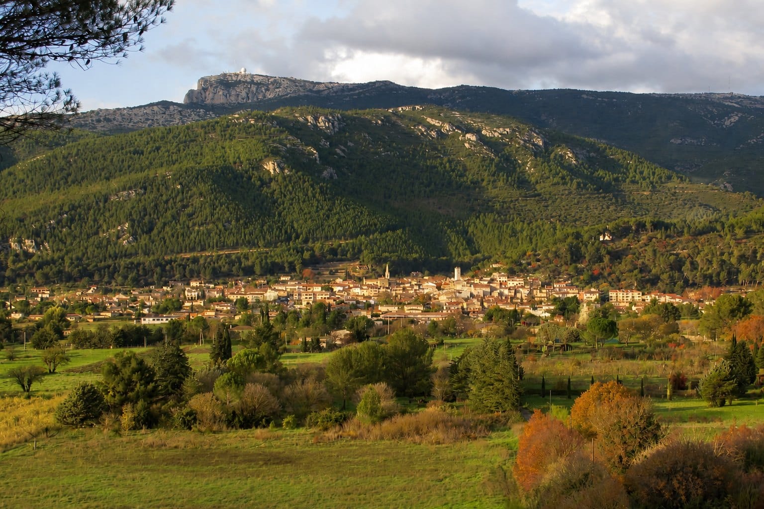 Vue panoramique de Cuges-les-Pins